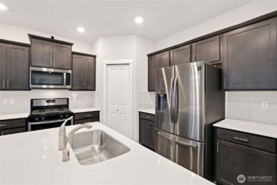 10637 187th Street , Puyallup, WA 98374 - Photo 9