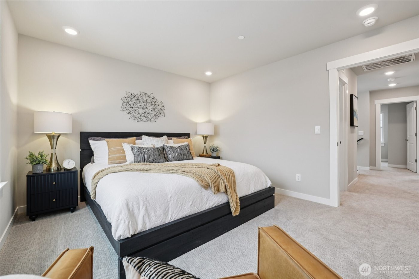 13429 NE 104th Way #2, Kirkland, WA 98033