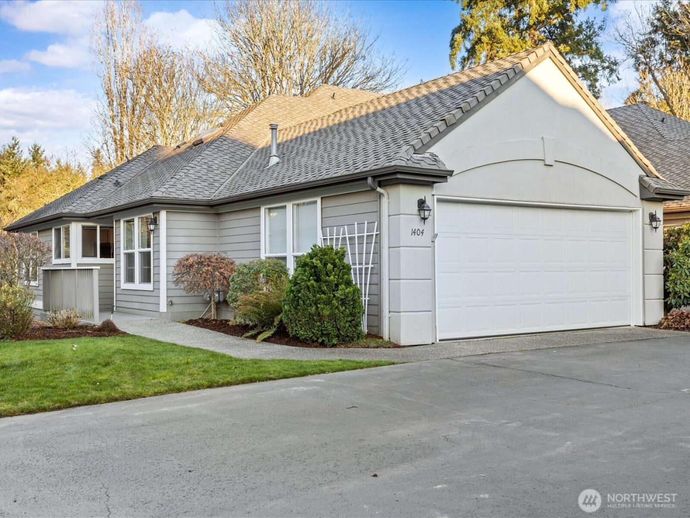 1404 NW 202nd Lane , Shoreline, WA 98177-2163