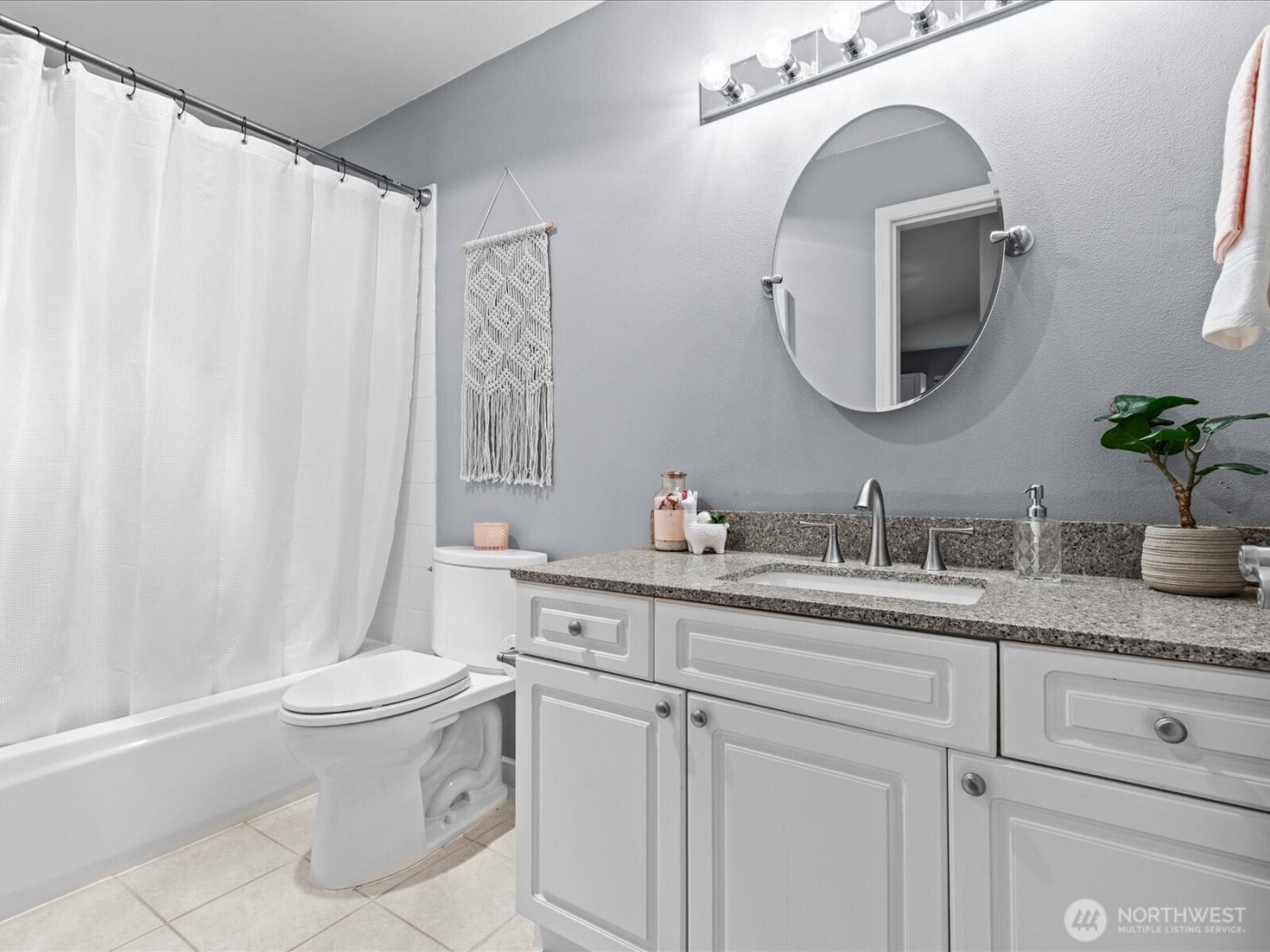 1404 NW 202nd Lane , Shoreline, WA 98177-2163