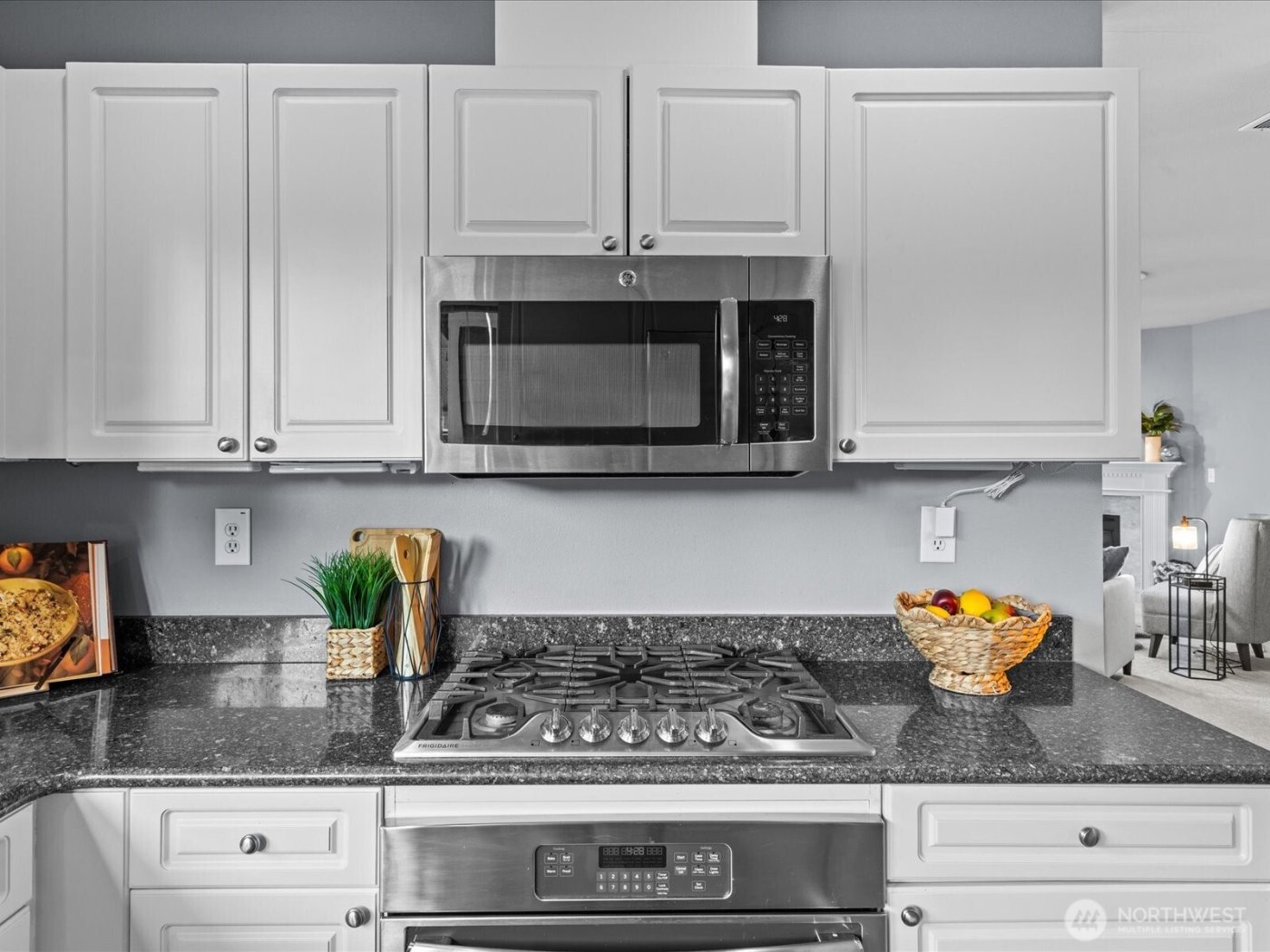 1404 NW 202nd Lane , Shoreline, WA 98177-2163