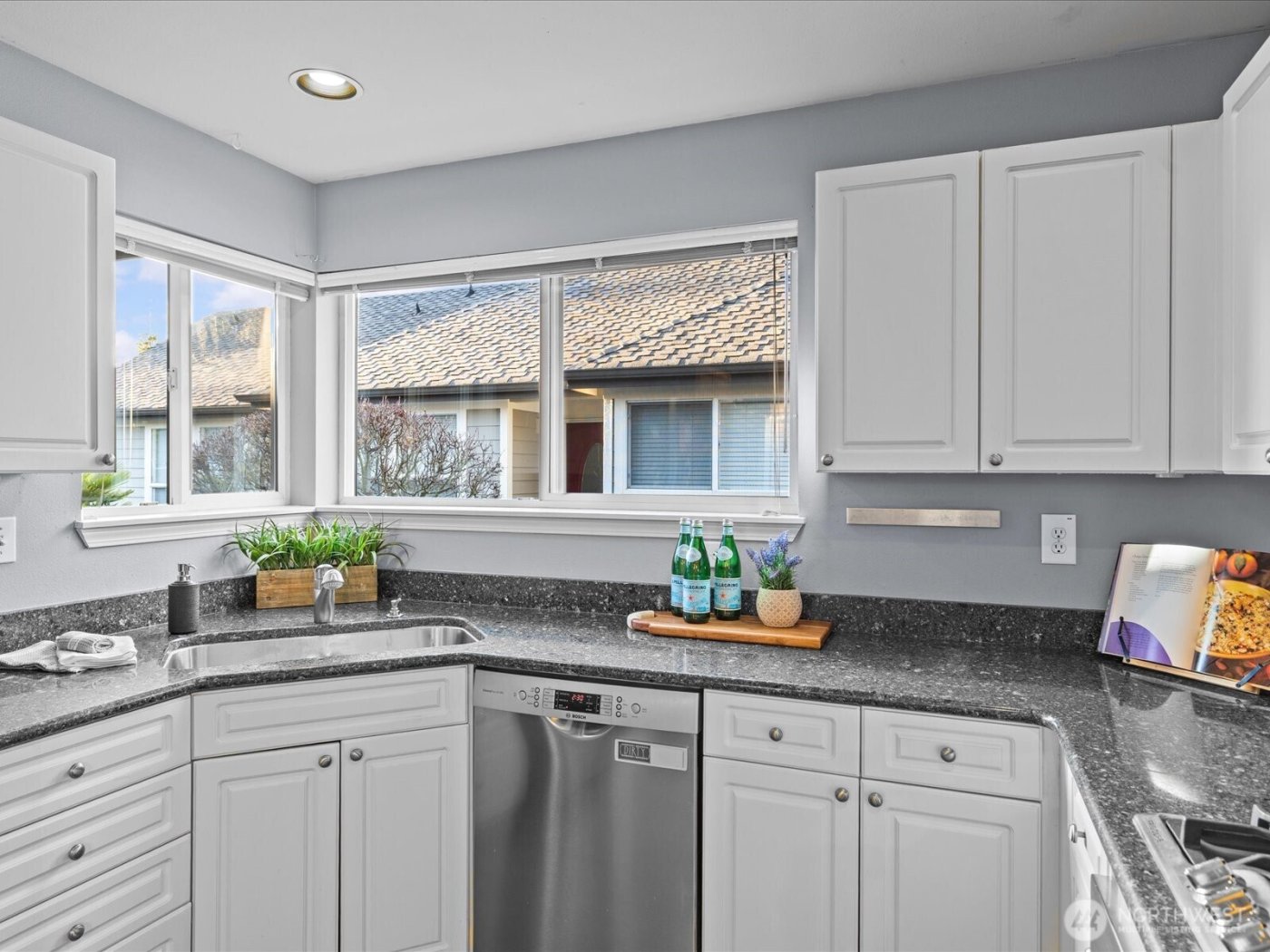 1404 NW 202nd Lane , Shoreline, WA 98177-2163