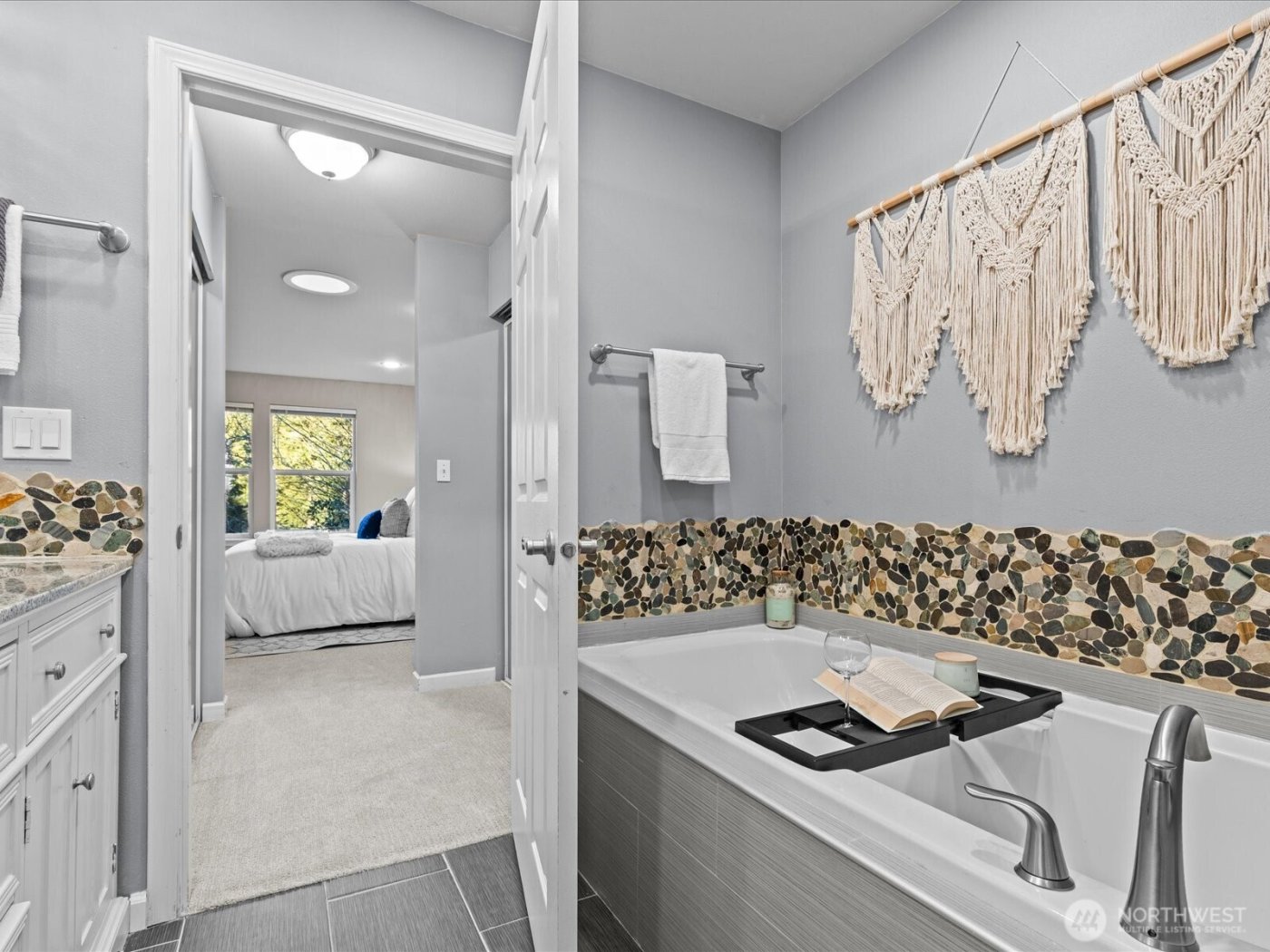 1404 NW 202nd Lane , Shoreline, WA 98177-2163