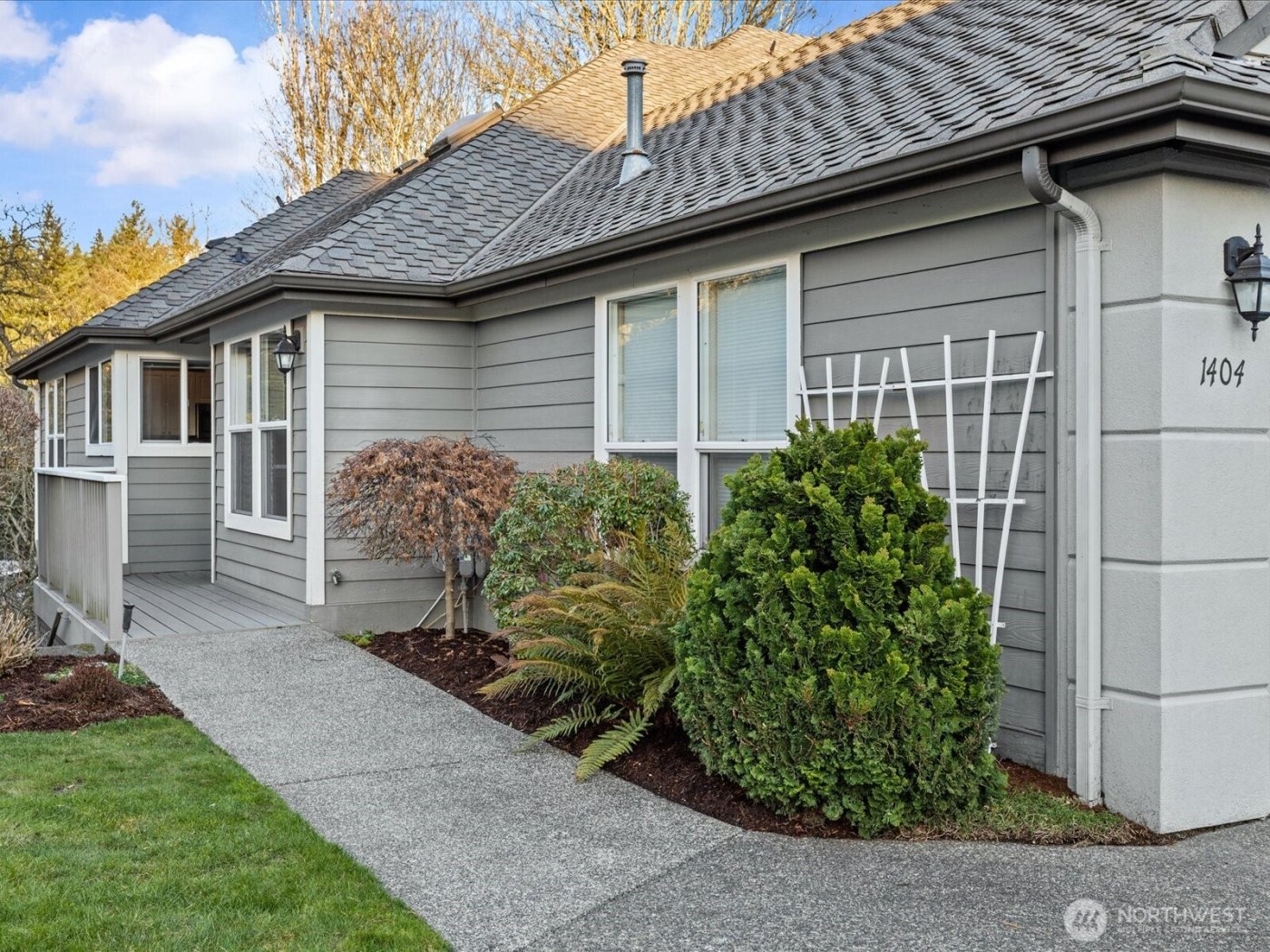 1404 NW 202nd Lane , Shoreline, WA 98177-2163