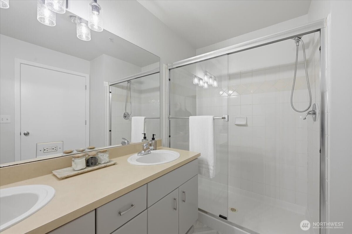 8760 Greenwood Avenue N #N308, Seattle, WA 98103