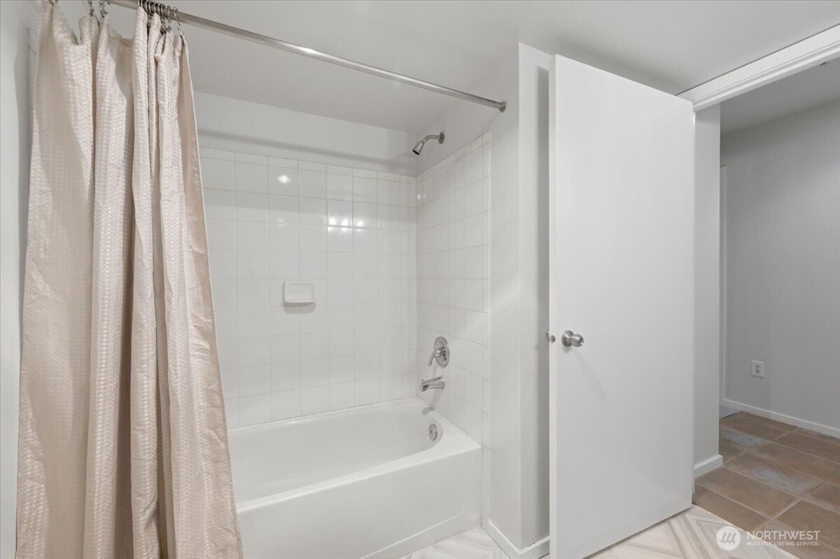 8760 Greenwood Avenue N #N308, Seattle, WA 98103