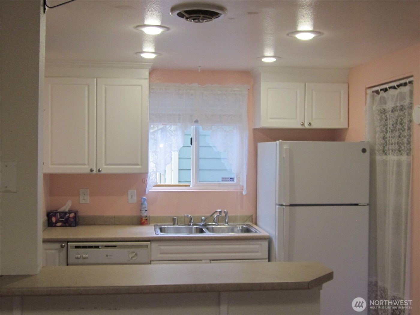 451 S 328th Street #E20, Federal Way, WA 98003