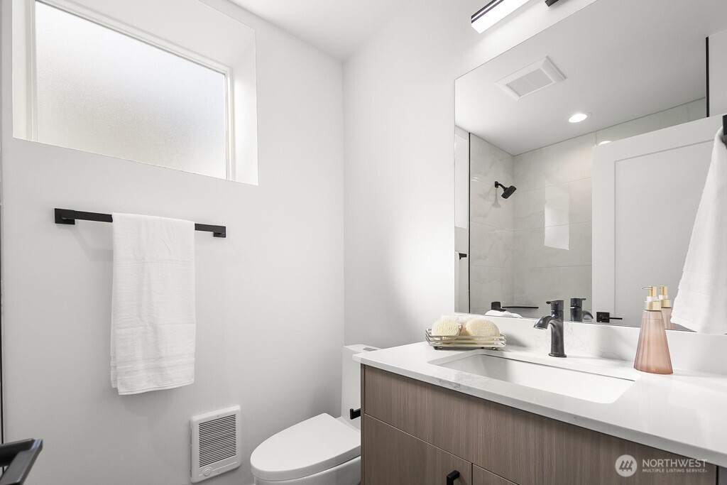 1806 B 28th Avenue S, Seattle, WA 98144