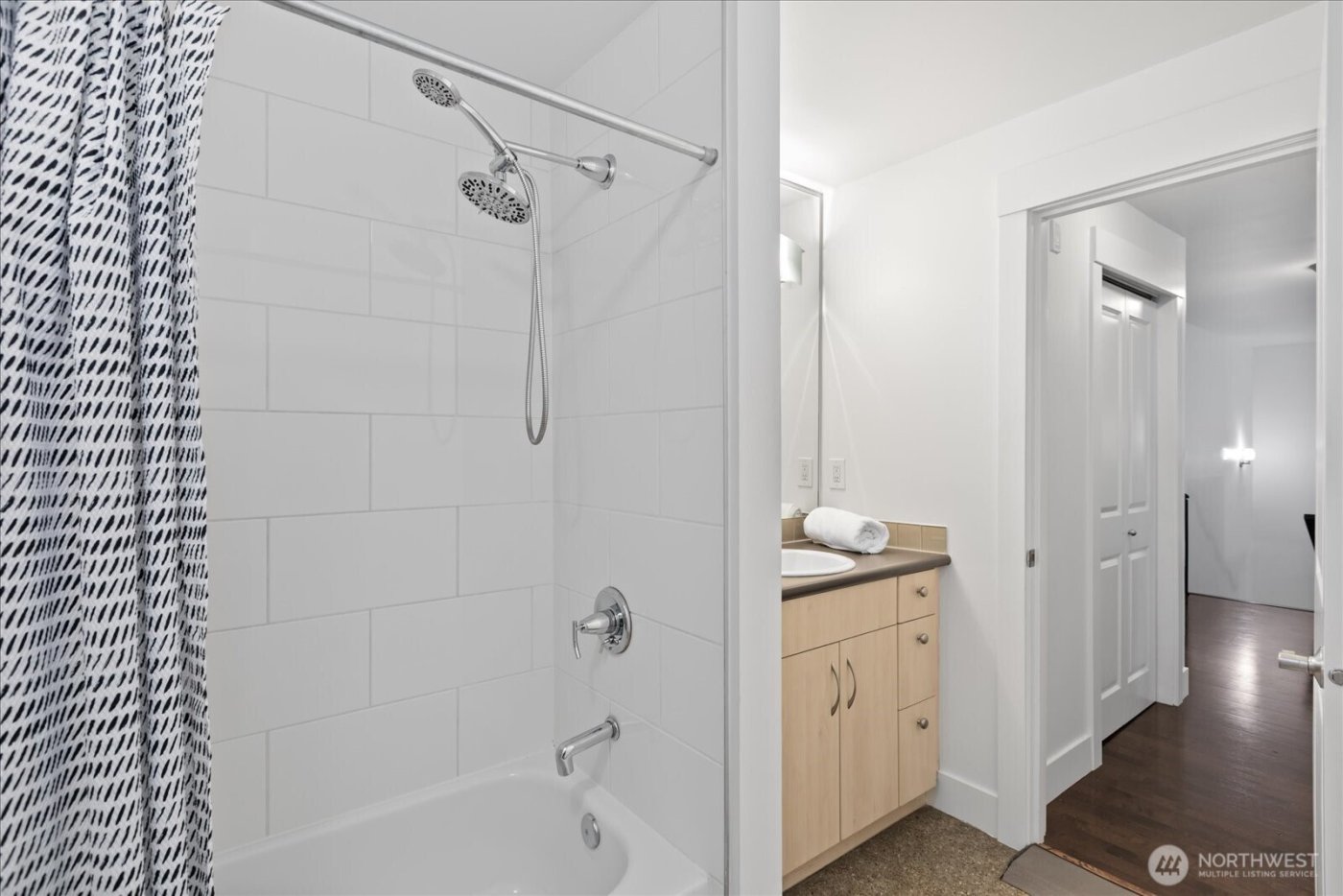 22910 90th Avenue W #D206, Edmonds, WA 98026