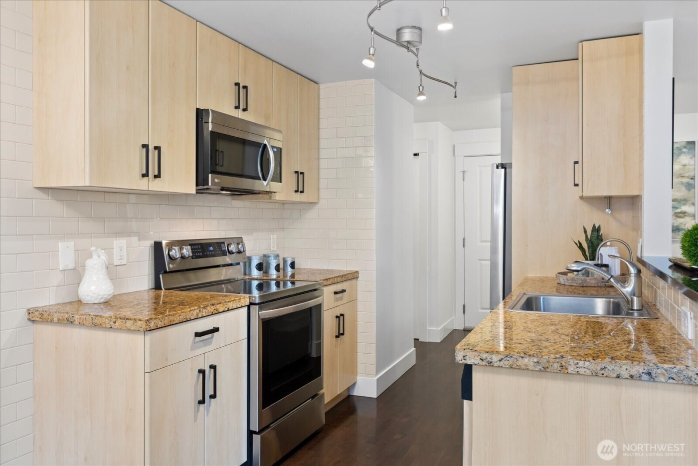 22910 90th Avenue W #D206, Edmonds, WA 98026