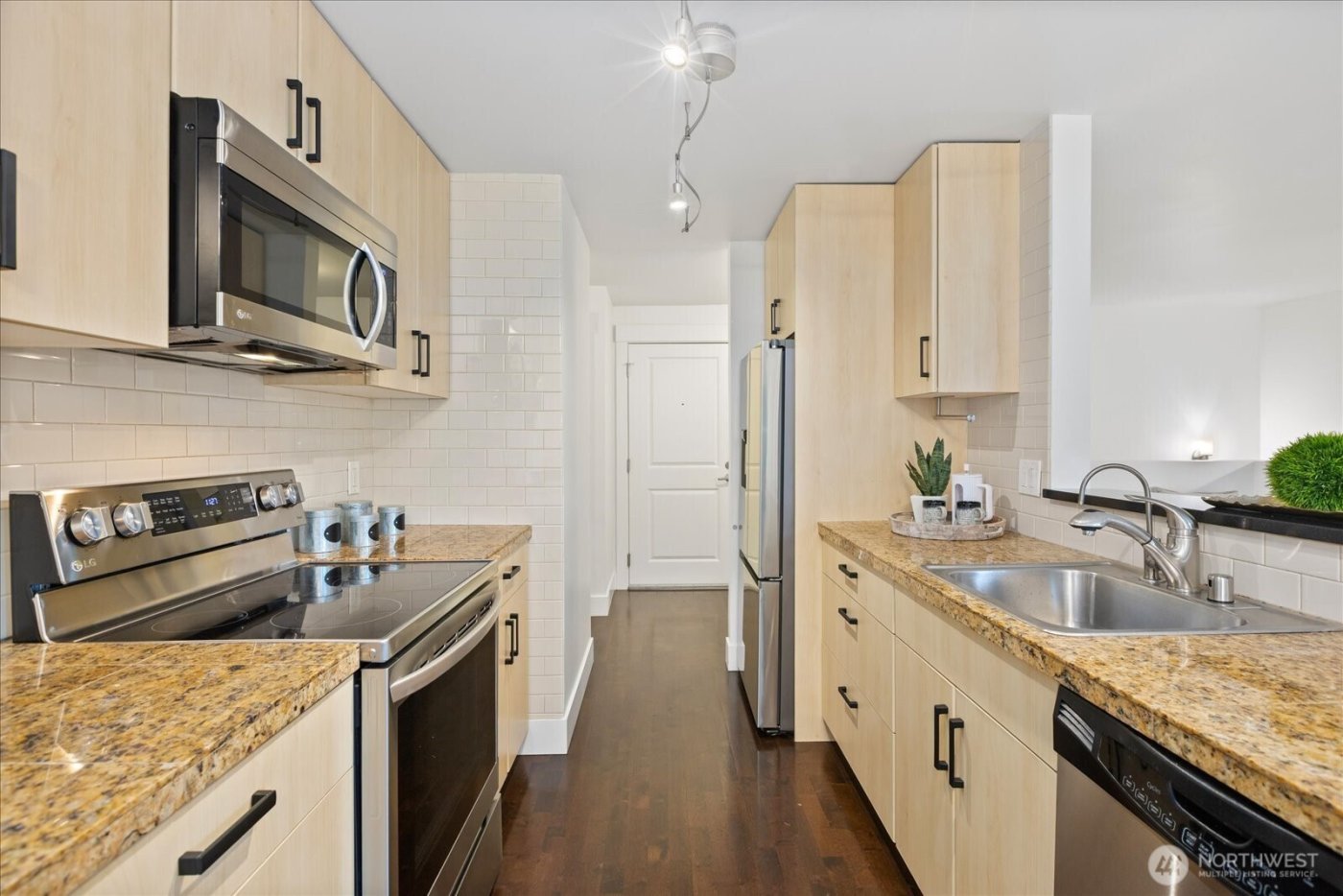 22910 90th Avenue W #D206, Edmonds, WA 98026