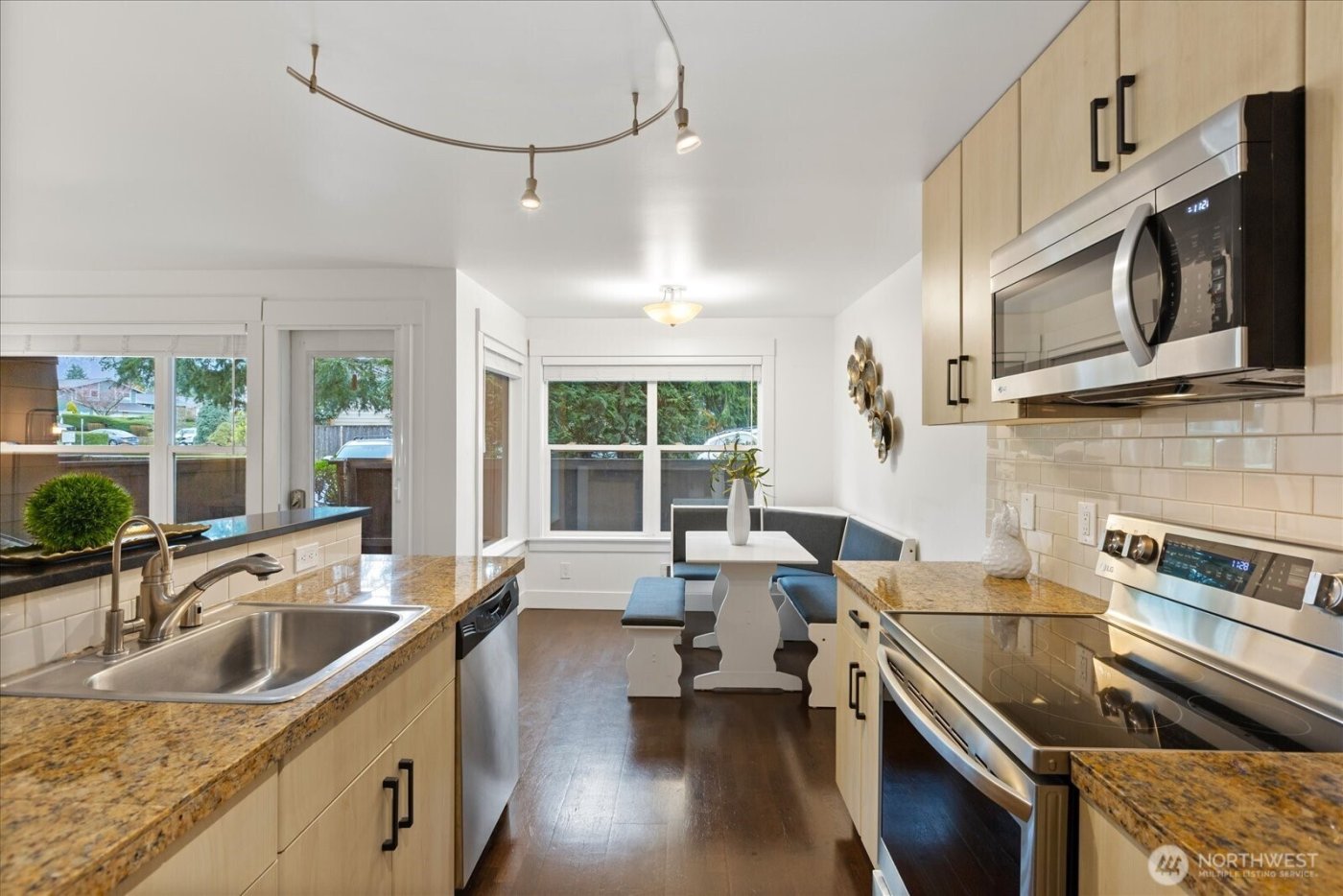 22910 90th Avenue W #D206, Edmonds, WA 98026