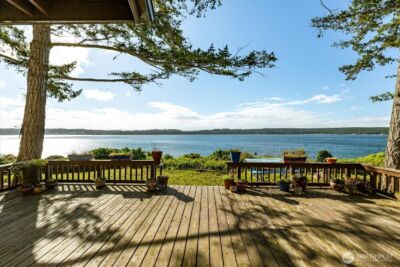 1677 Penn Cove Road , Oak Harbor, WA 98277