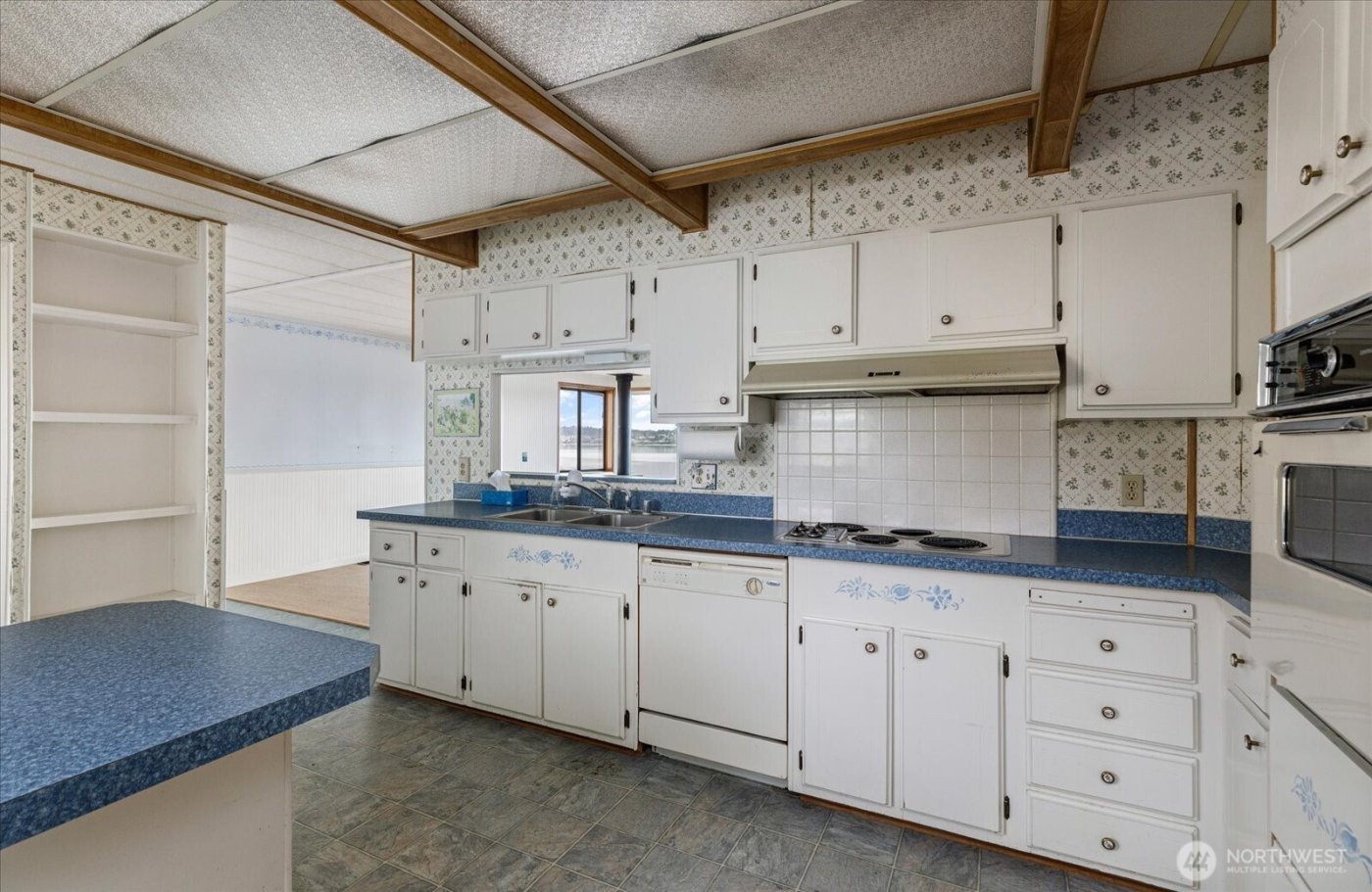 1677 Penn Cove Road , Oak Harbor, WA 98277