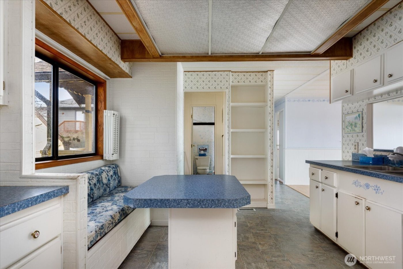 1677 Penn Cove Road , Oak Harbor, WA 98277