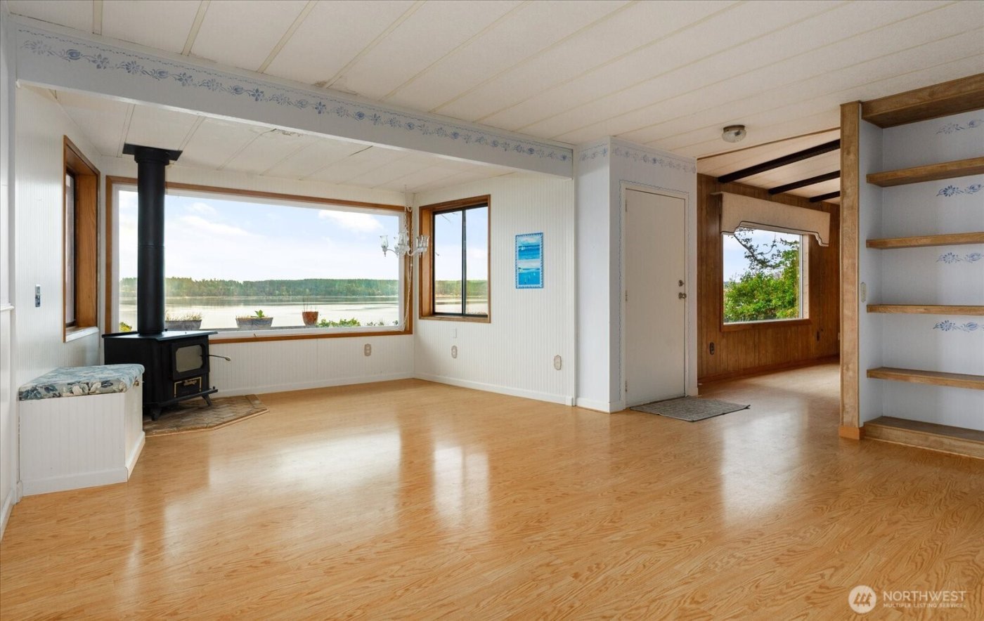 1677 Penn Cove Road , Oak Harbor, WA 98277