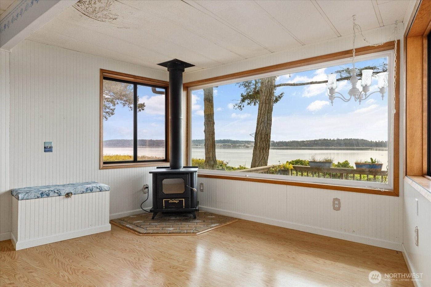 1677 Penn Cove Road , Oak Harbor, WA 98277