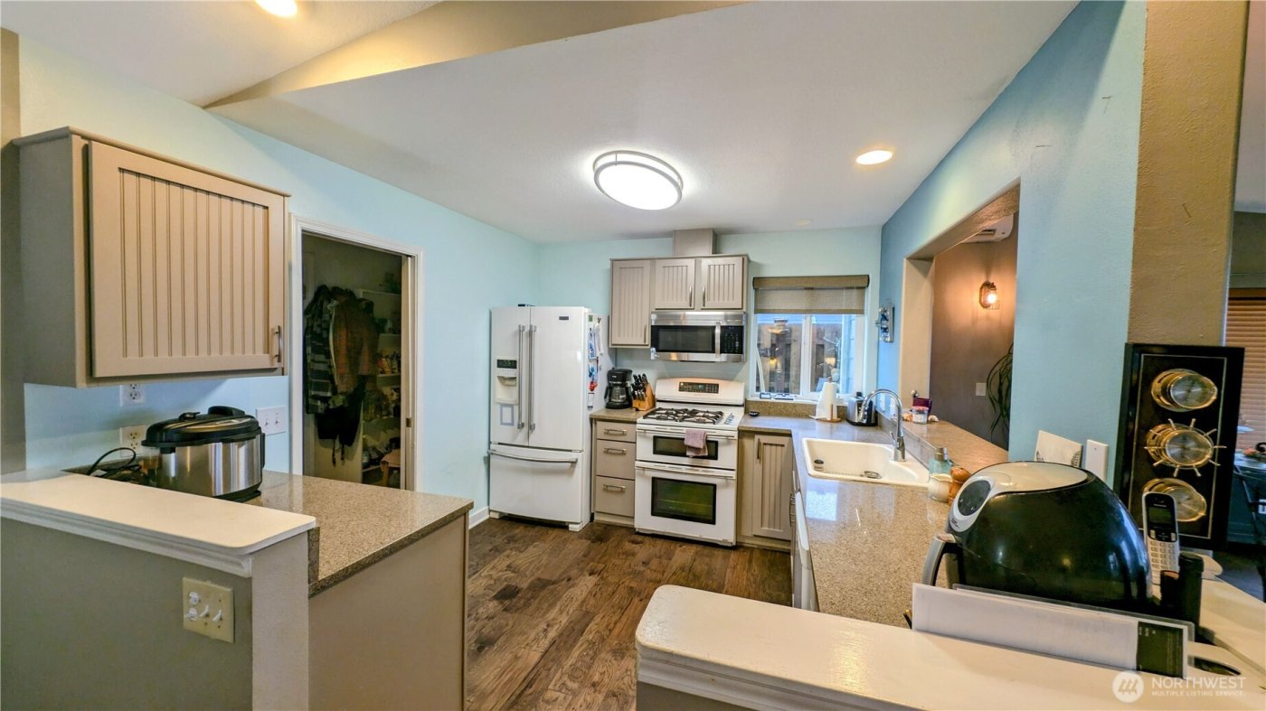 32805 J Place , Ocean Park, WA 98640