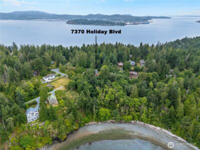 7370 Holiday Boulevard , Anacortes, WA 98221 - Photo 2