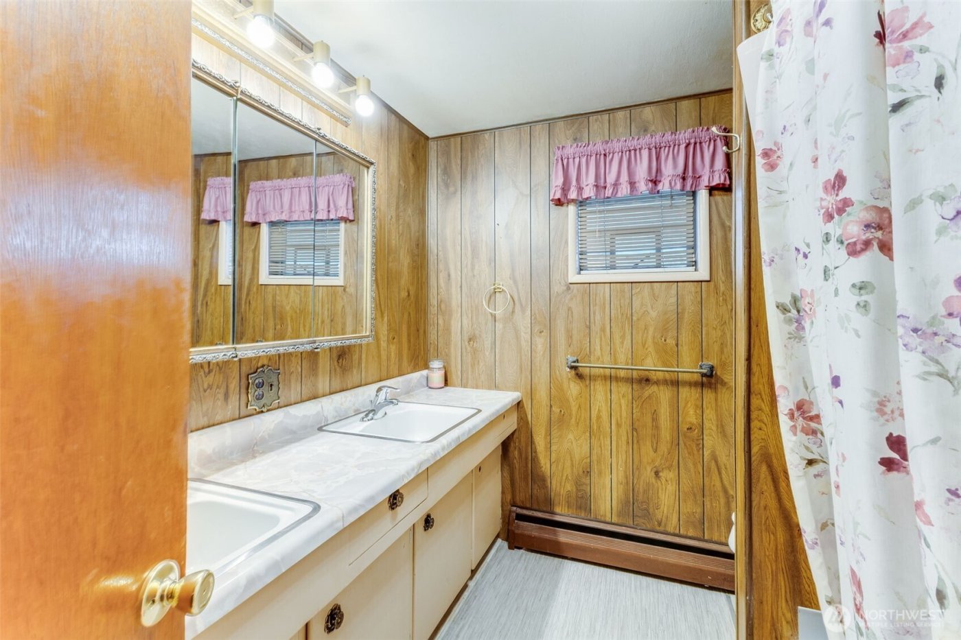 1319 Wood Avenue , Sumner, WA 98390