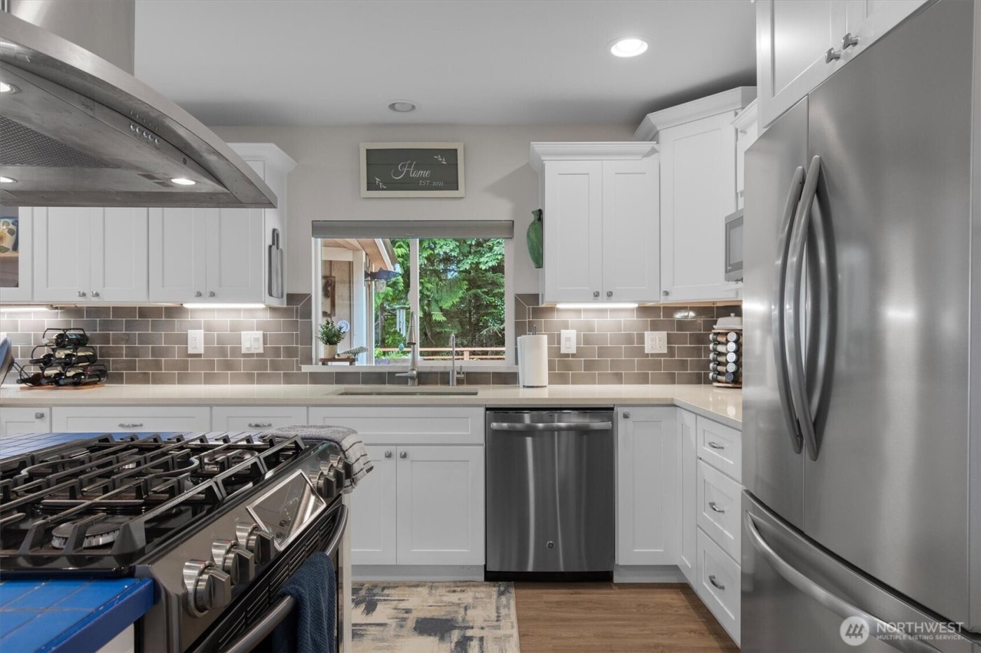 5 W Cape Horn Road , Cathlamet, WA 98612