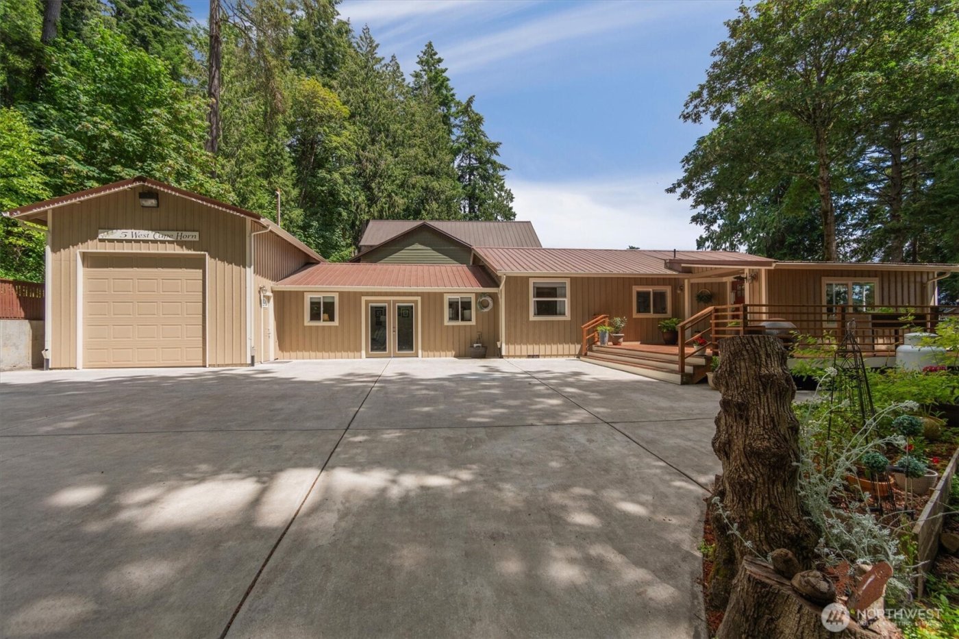 5 W Cape Horn Road , Cathlamet, WA 98612