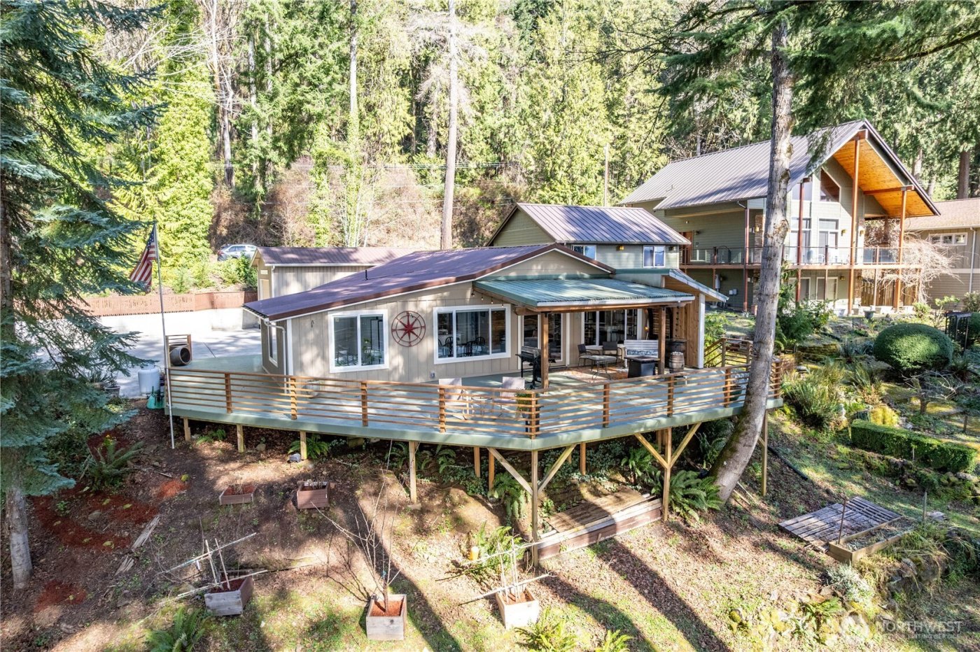5 W Cape Horn Road , Cathlamet, WA 98612