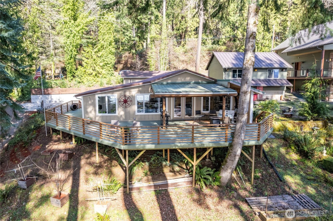 5 W Cape Horn Road , Cathlamet, WA 98612
