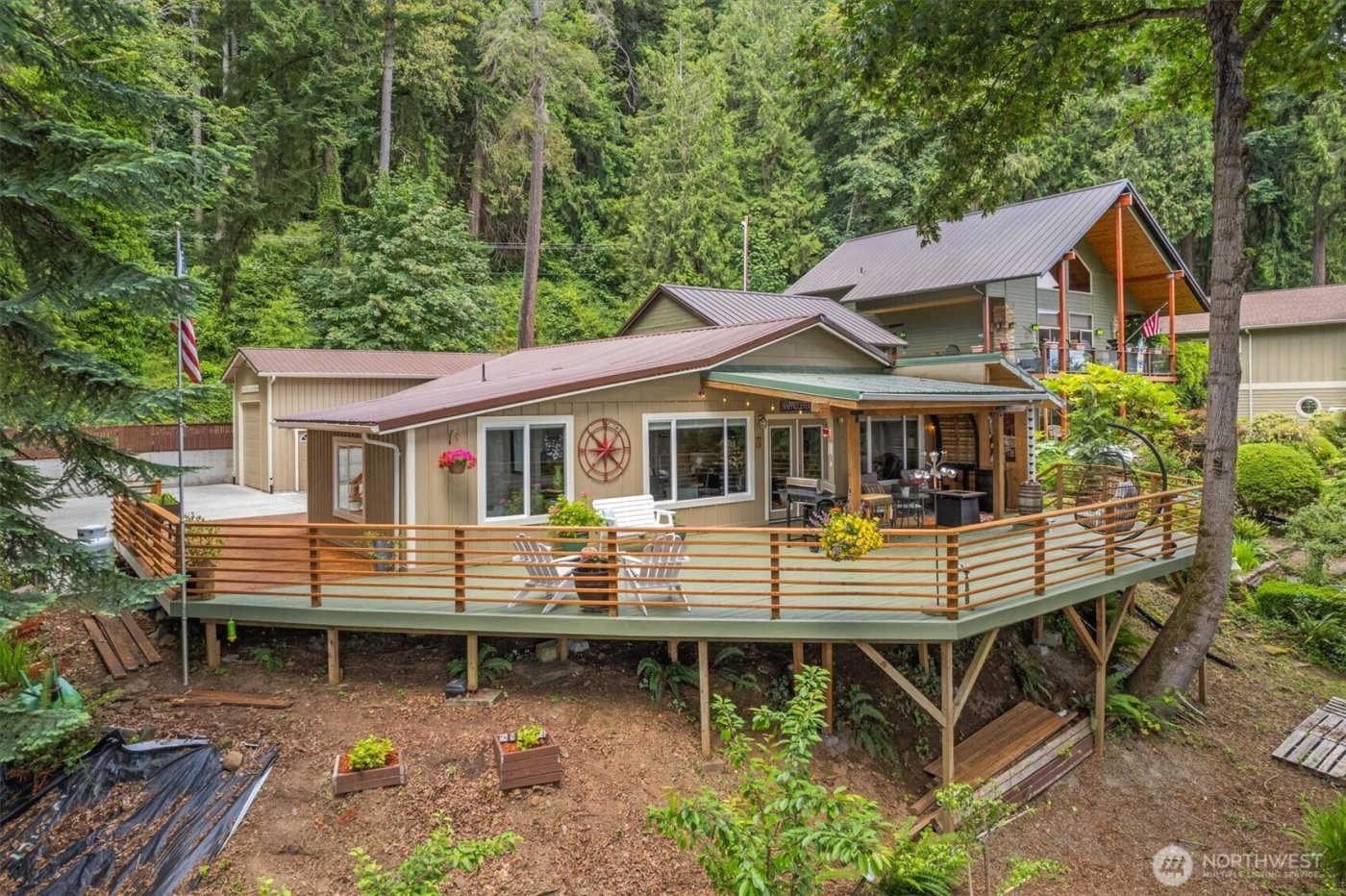 5 W Cape Horn Road , Cathlamet, WA 98612