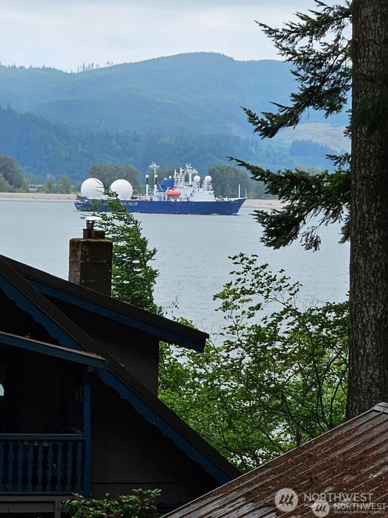 5 W Cape Horn Road , Cathlamet, WA 98612