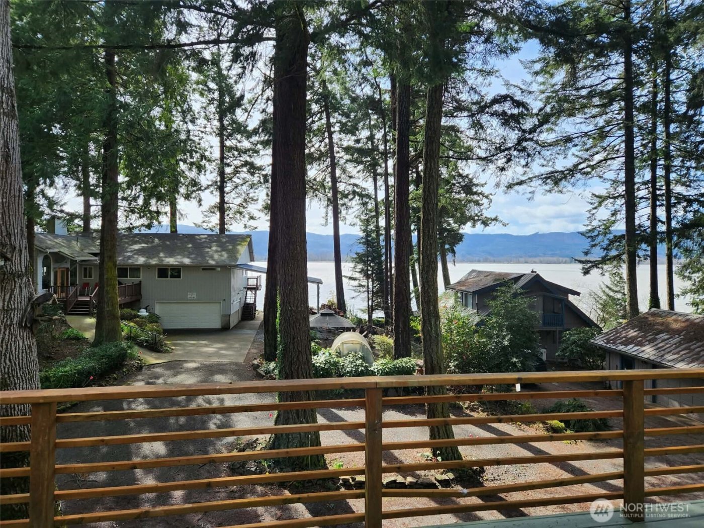 5 W Cape Horn Road , Cathlamet, WA 98612