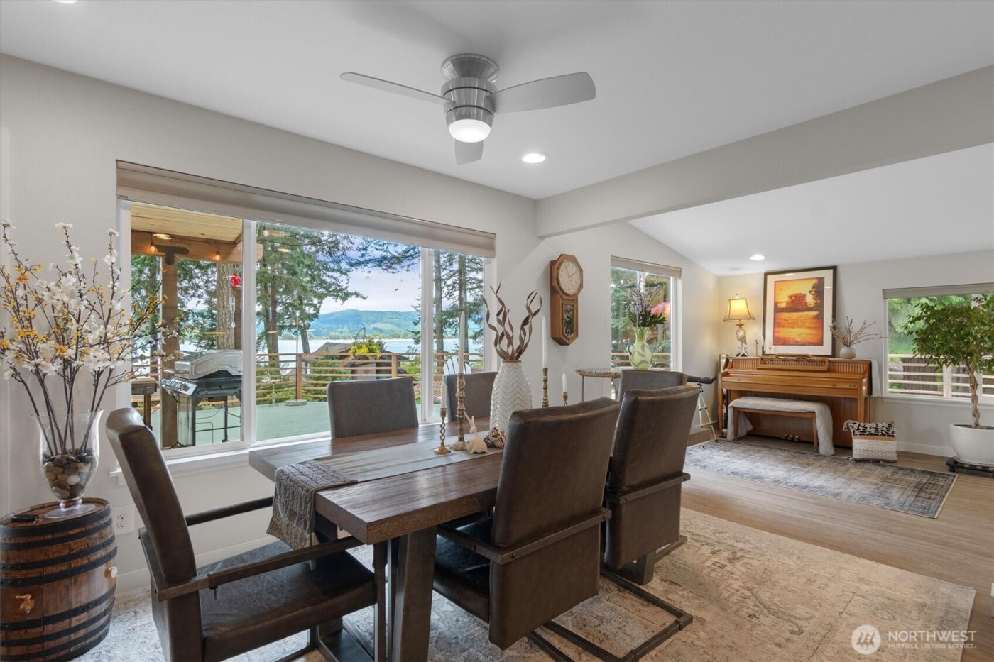 5 W Cape Horn Road , Cathlamet, WA 98612