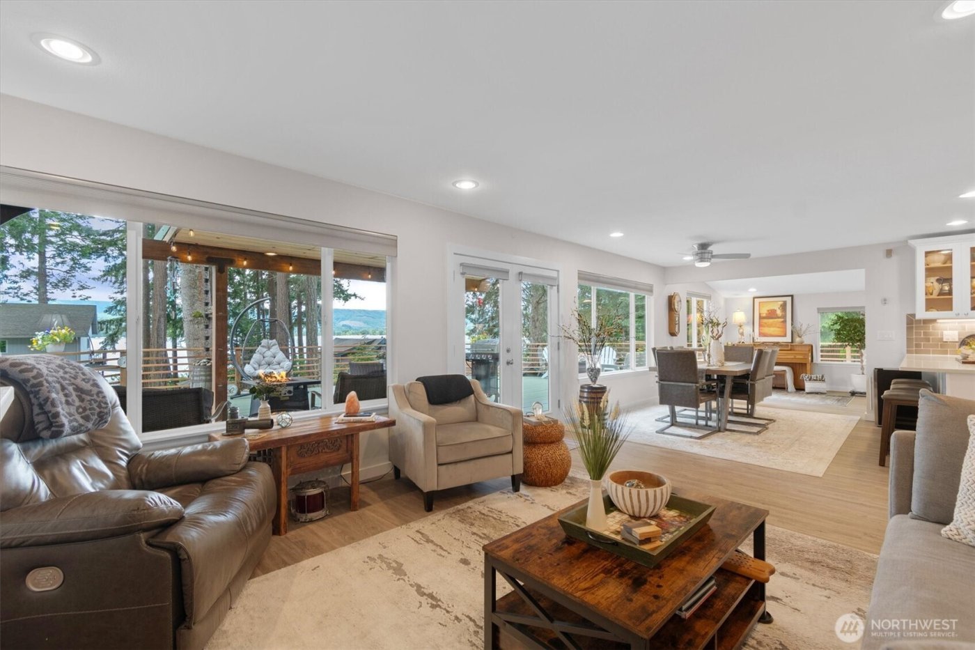 5 W Cape Horn Road , Cathlamet, WA 98612