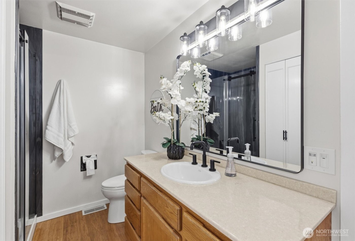 320 NW 110th Street , Seattle, WA 98177