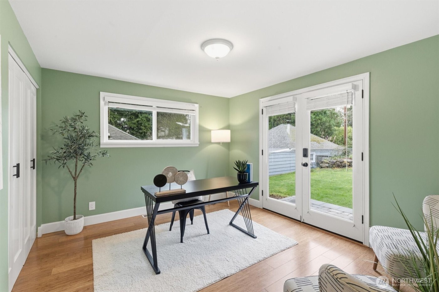 320 NW 110th Street , Seattle, WA 98177