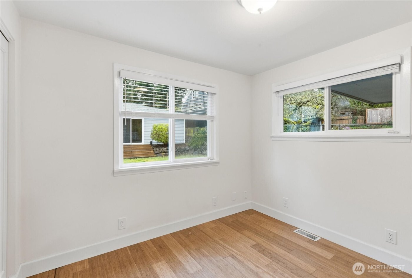 320 NW 110th Street , Seattle, WA 98177