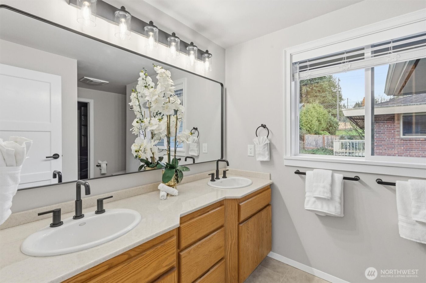 320 NW 110th Street , Seattle, WA 98177