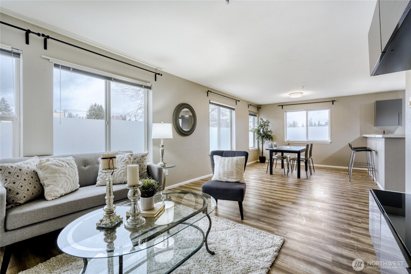 10511 Midvale Avenue N #302, Seattle, WA 98133