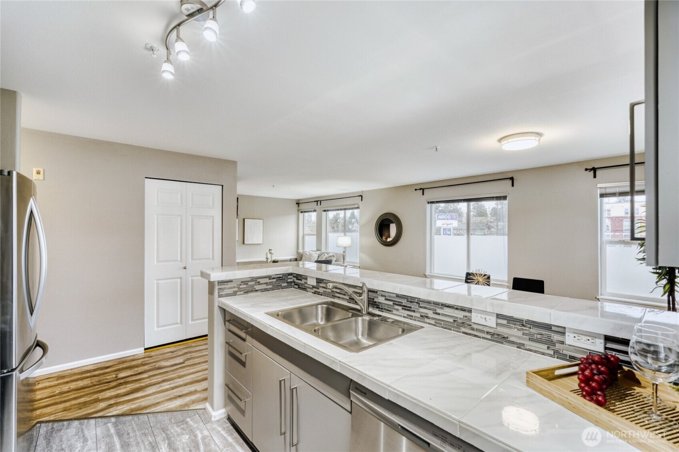 10511 Midvale Avenue N #302, Seattle, WA 98133