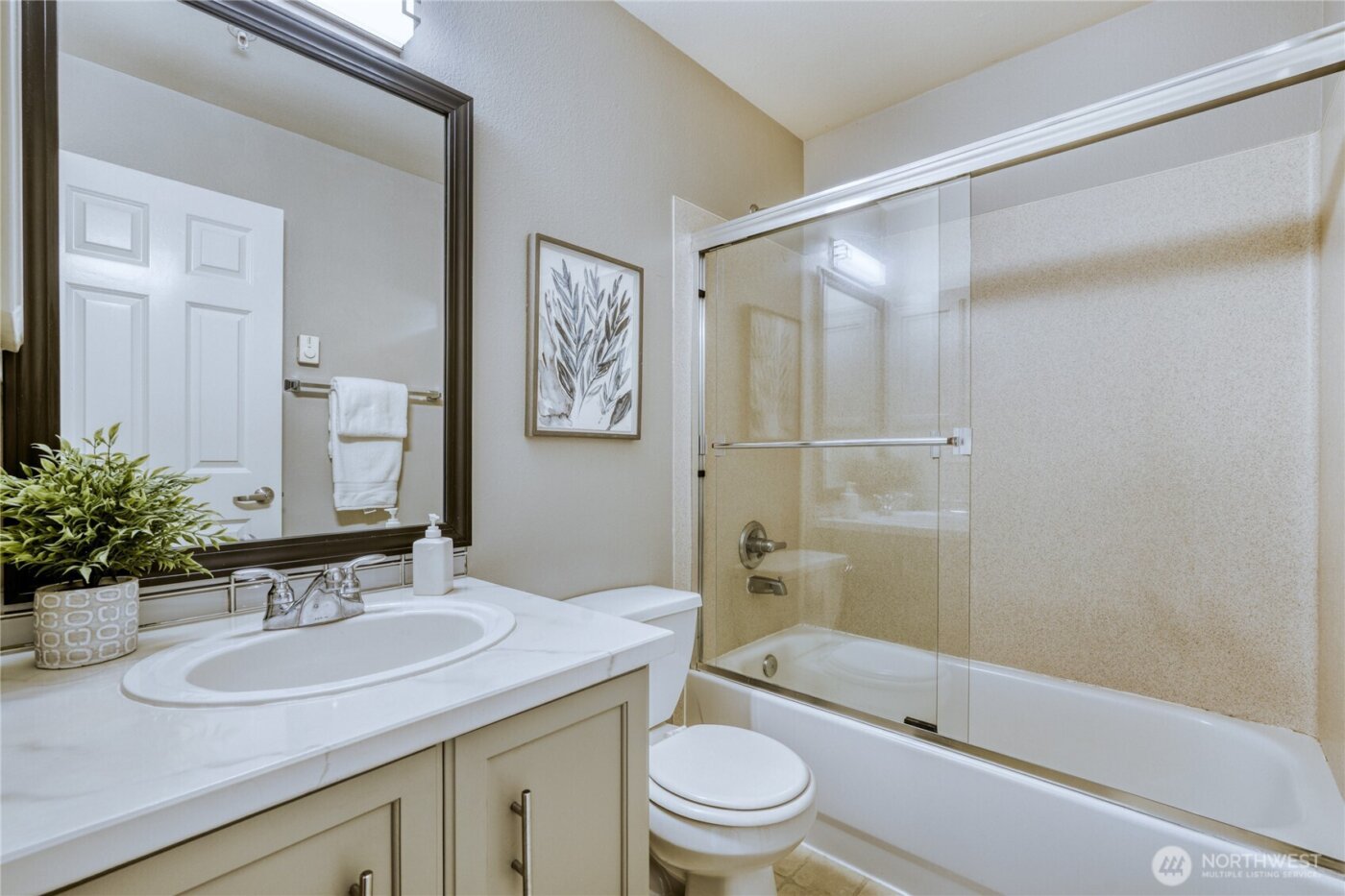 10511 Midvale Avenue N #302, Seattle, WA 98133