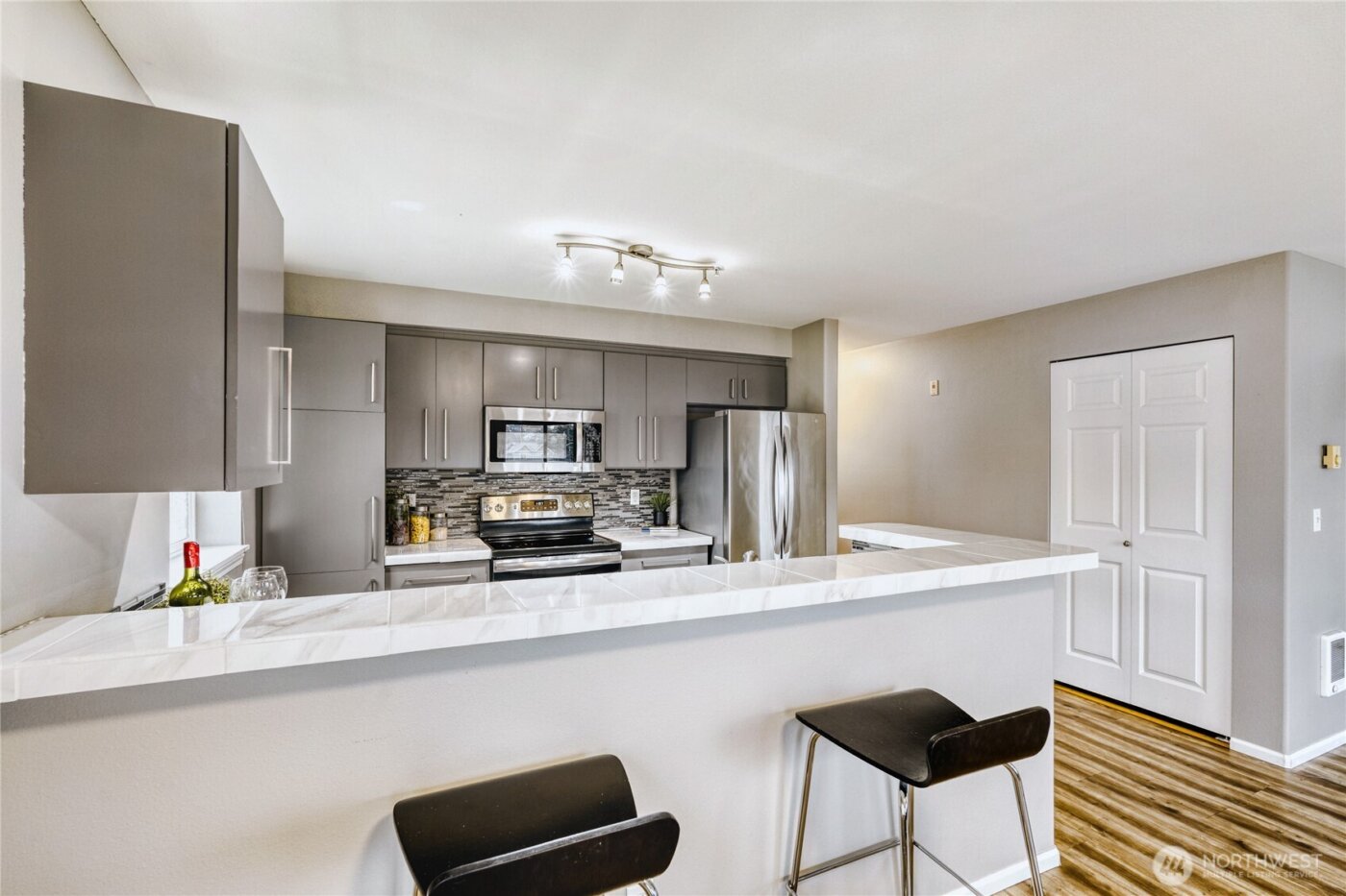 10511 Midvale Avenue N #302, Seattle, WA 98133