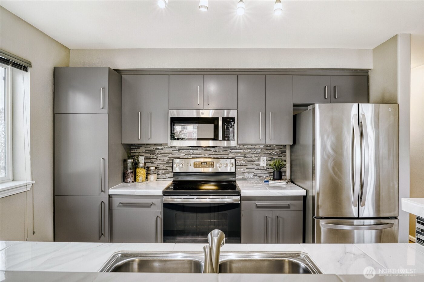 10511 Midvale Avenue N #302, Seattle, WA 98133