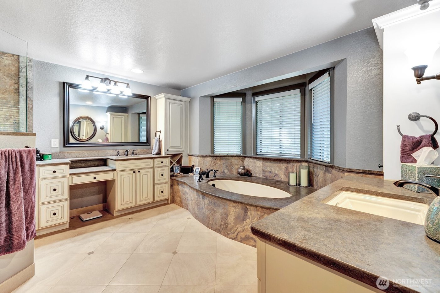 22429 SE 329th Avenue , Black Diamond, WA 98010