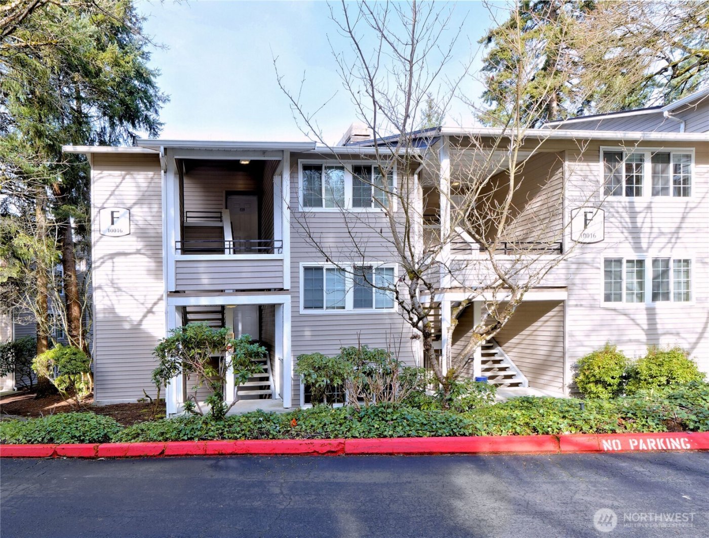 10016 NE 120th Lane #F-101, Kirkland, WA 98034