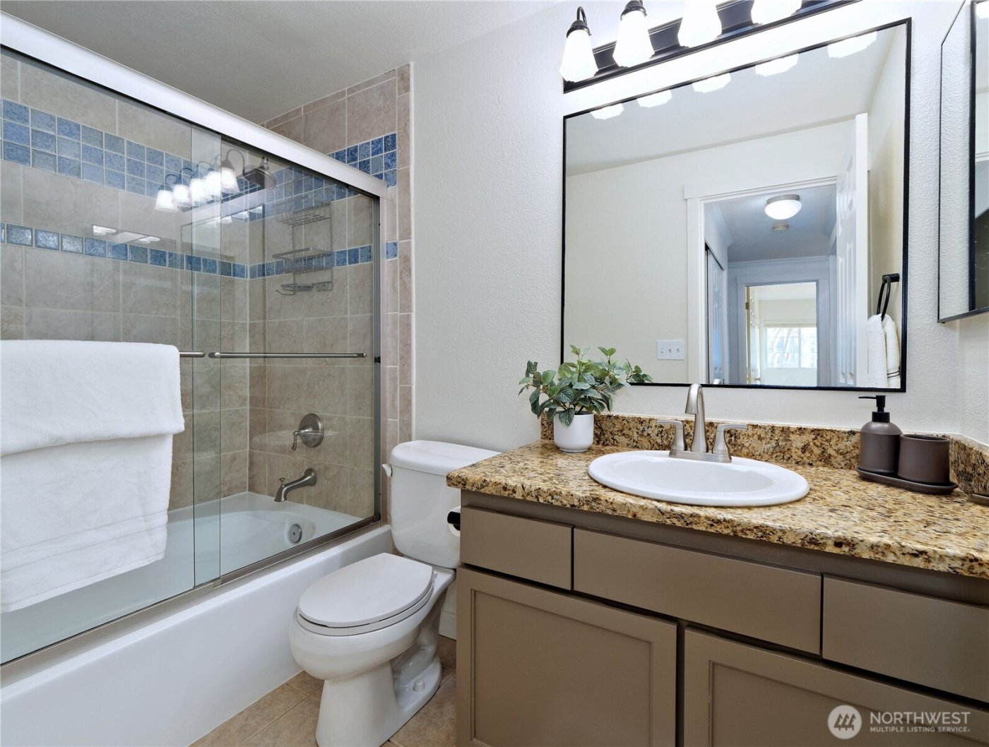 10016 NE 120th Lane #F-101, Kirkland, WA 98034