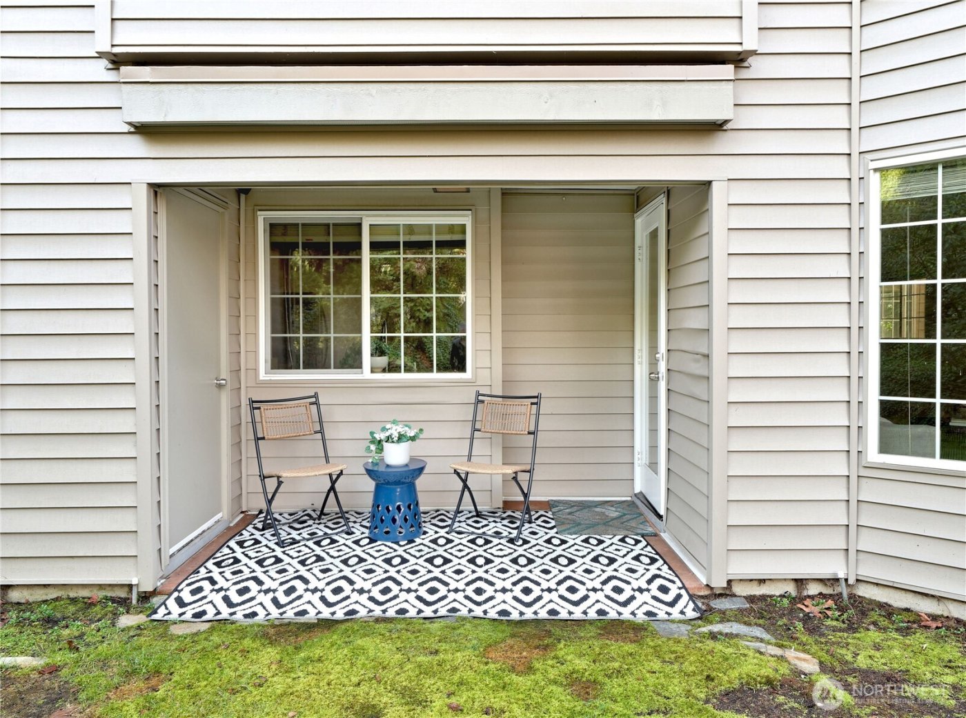 10016 NE 120th Lane #F-101, Kirkland, WA 98034