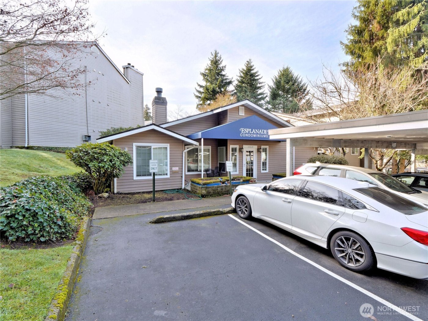 10016 NE 120th Lane #F-101, Kirkland, WA 98034