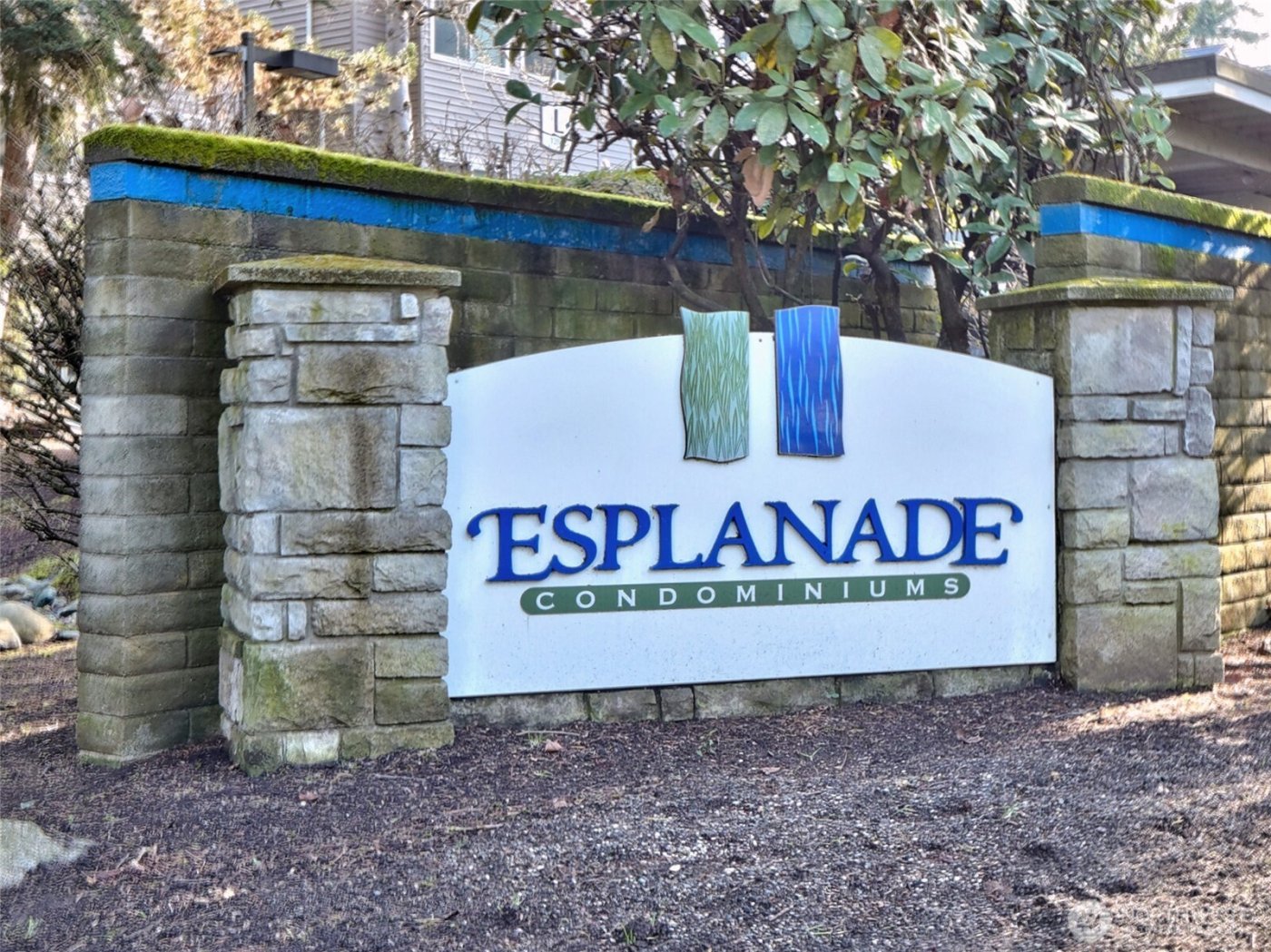 10016 NE 120th Lane #F-101, Kirkland, WA 98034