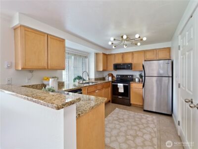 10016 NE 120th Lane #F-101, Kirkland, WA 98034 - Photo 3