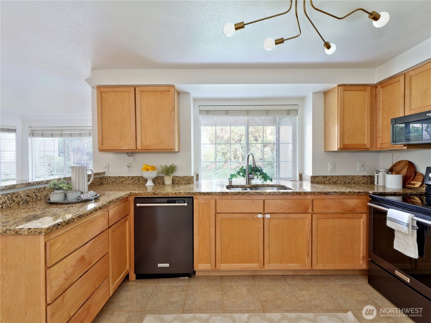 10016 NE 120th Lane #F-101, Kirkland, WA 98034